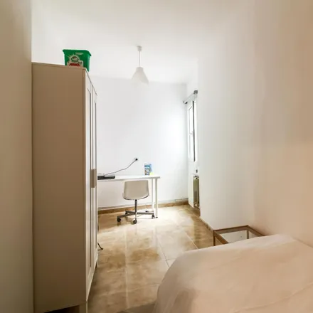 Rent this 8 bed room on Hostal Fina in Carrer de la Portaferrissa, 11