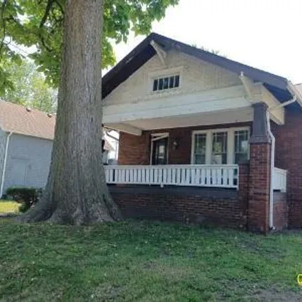 Buy this 2 bed house on 914 Franklin Street in Danville, IL 61832