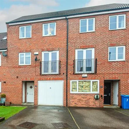 Buy this 4 bed townhouse on unnamed road in Sheffield, S35 9AE