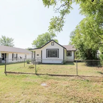 Buy this 3 bed house on 626 East 4th Avenue in Bristow, OK 74010