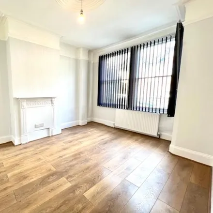 Rent this 3 bed townhouse on Ladysmith Road in Dowsett Road, London