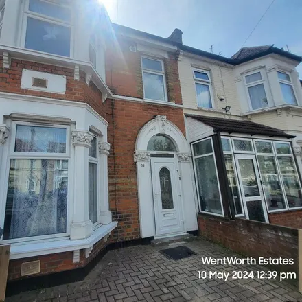 Rent this 1 bed apartment on 13 Cecil Road in London, IG1 2EW
