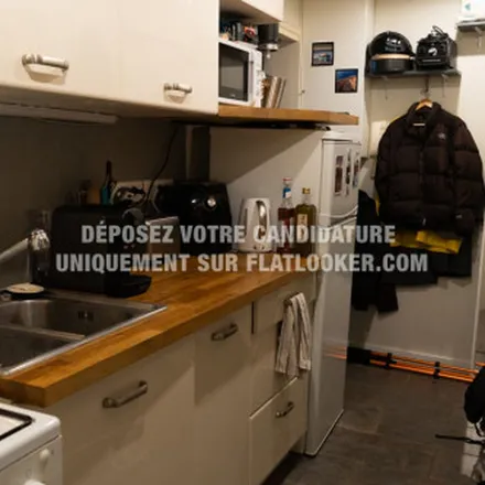 Rent this 2 bed apartment on 1 v Place Gambetta in 75020 Paris, France