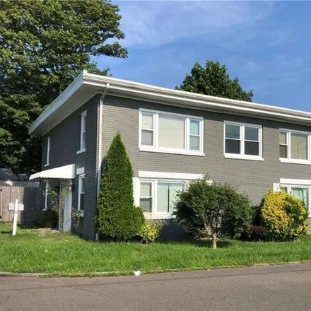 Rent this 2 bed house on 90 Iroquois Road in Stamford, CT 06902