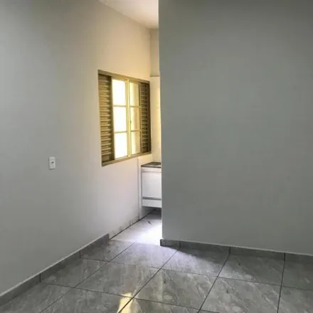 Rent this 4 bed house on Rua do Engenheiro in Planalto, Uberlândia - MG