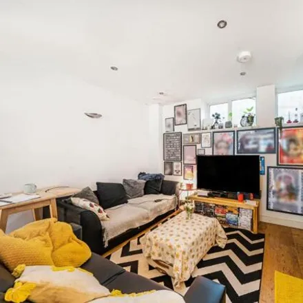 Buy this 1 bed apartment on 42 Woodstock Road in London, NW11 8ER