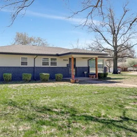 Image 3 - 5531 Coe Drive, Wichita, KS 67208, USA - House for sale