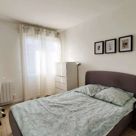Rent this 2 bed apartment on 30 Rue Émile Zola in 94140 Alfortville, France