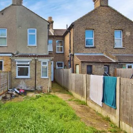 Image 3 - Colchester Road, Southend-on-Sea, SS2 6HP, United Kingdom - Townhouse for sale