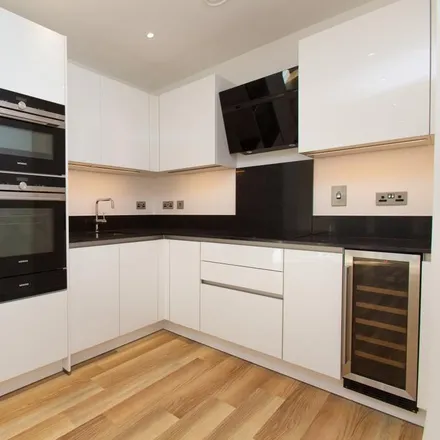 Image 2 - Wiverton Tower, 4 New Drum Street, London, E1 7AS, United Kingdom - Apartment for rent