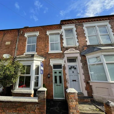 Rent this 3 bed townhouse on Rutland Avenue in Leicester, LE2 7QF