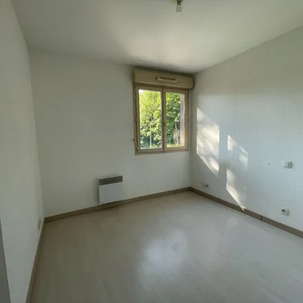 Image 1 - Tui, Rue de Liège, 64000 Pau, France - Apartment for rent