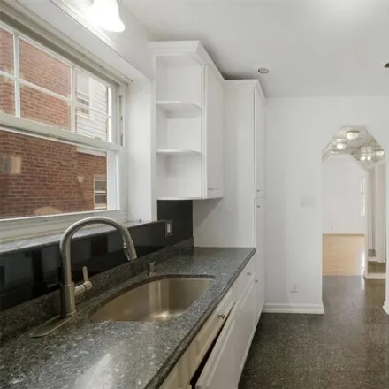 Image 6 - 114-49 222nd Street, New York, NY 11411, USA - House for sale