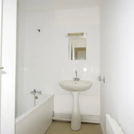 Rent this 2 bed apartment on 8 Place de la République in 76320 Caudebec-lès-Elbeuf, France