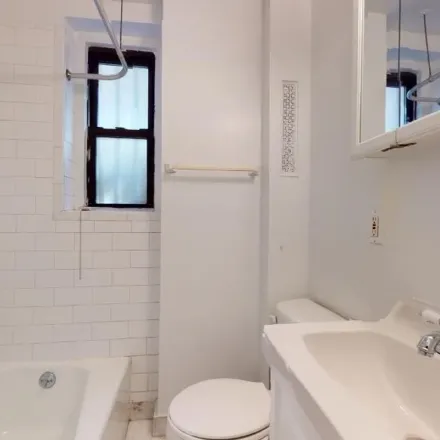 Image 1 - Youme Cleaners, 212 East 87th Street, New York, NY 10128, USA - Apartment for rent