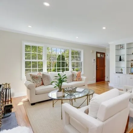 Image 2 - 19 Nimitz Place, Greenwich, CT 06870, USA - House for sale
