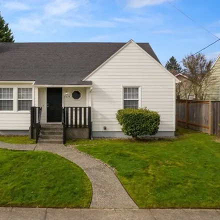 Buy this 6 bed house on 7225 North Monteith Avenue in Portland, OR 97203