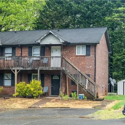Buy this studio house on 1504 Oakshire Court in Winston-Salem, NC 27107