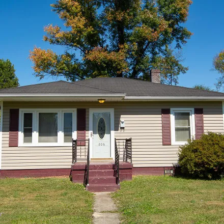 Buy this 2 bed house on 806 Johnson Street in Bardstown, KY 40004