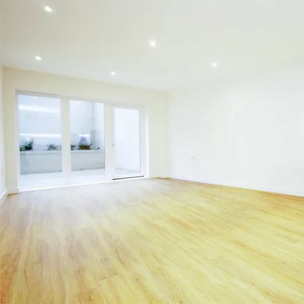 Image 5 - Hitchin Lane, London, HA7 1FQ, United Kingdom - Apartment for rent