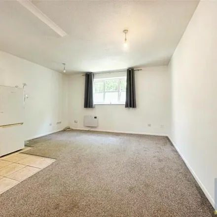 Image 2 - Menzies Avenue, Basildon, Essex, Ss15 - Apartment for sale