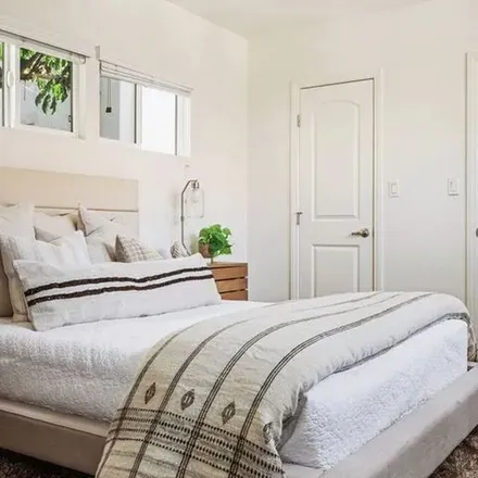 Rent this 3 bed apartment on 3178 Hutchison Avenue in Los Angeles, CA 90034