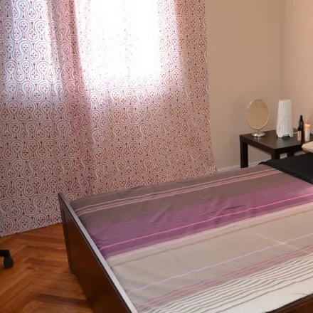Rent this 7 bed room on Calle de O'Donnell in 39, 28009 Madrid