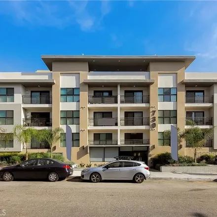 Rent this 2 bed apartment on Richmore Garden Twin Towers in South Ardmore Avenue, Los Angeles