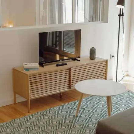 Rent this 1 bed apartment on SP Cosméticos para Cabeleireiros in Rua de Pinto Bessa 27;29, 4300-430 Porto