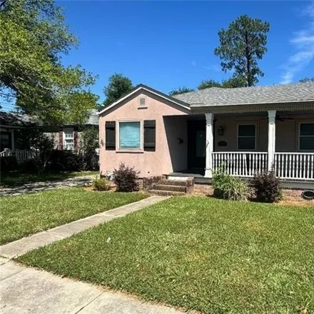 Rent this 3 bed house on 15 Oaklawn Drive in Oak Ridge Park, Metairie