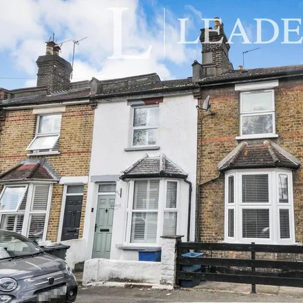 Rent this 2 bed duplex on Sussex Road in London, CR2 7DD