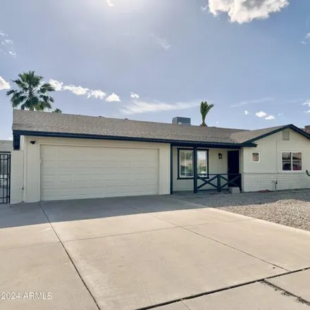 Rent this 3 bed house on 10636 South 44th Place in Phoenix, AZ 85044