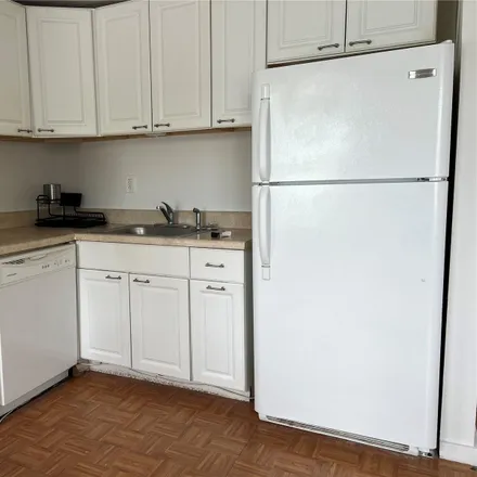 Rent this 1 bed condo on 1218 Drexel Avenue