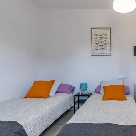 Rent this 3 bed room on Carrer del Riuet in 63, 46011 Valencia