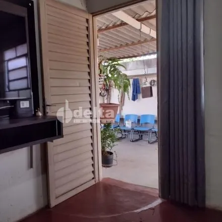 Buy this 5 bed house on Rua Mário Pafume in Presidente Roosevelt, Uberlândia - MG
