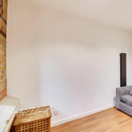 Image 4 - Tayburn Close, London, E14 0SL, United Kingdom - Apartment for sale