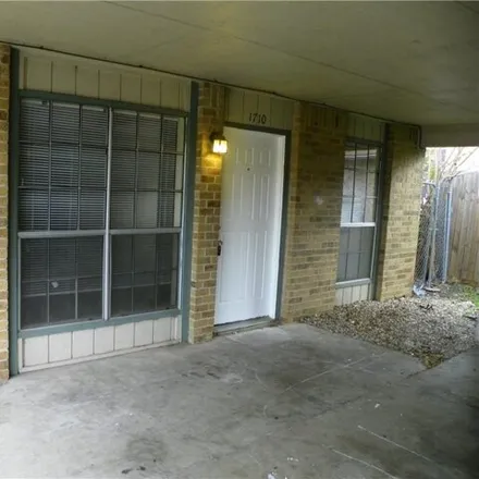 Rent this studio apartment on 469 Rawhide Loop in Round Rock, TX 78681
