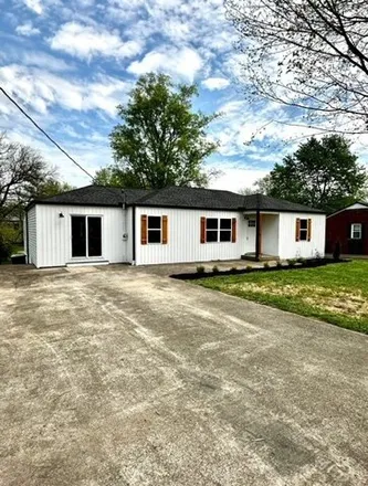 Buy this 3 bed house on 810 Hart Street in Gallatin, TN 37066