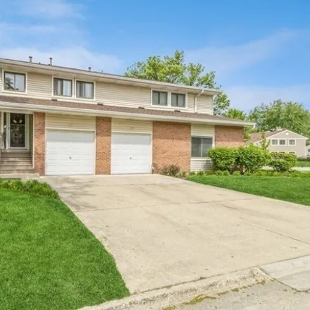 Buy this 3 bed condo on 112 Windwood Court in Buffalo Grove, Lake County