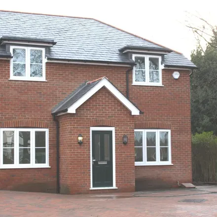Rent this 3 bed house on Boyn Hill Road in Maidenhead, SL6 4HR