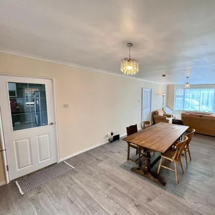 Image 2 - 29 Ullswater Crescent, Bramcote, NG9 3BE, United Kingdom - House for rent