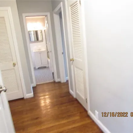 Rent this 3 bed apartment on 15 Wicks Avenue in Nepperhan, City of Yonkers