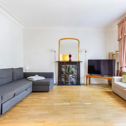 Rent this 4 bed apartment on Glendower Preparatory School in 87 Queen's Gate, London