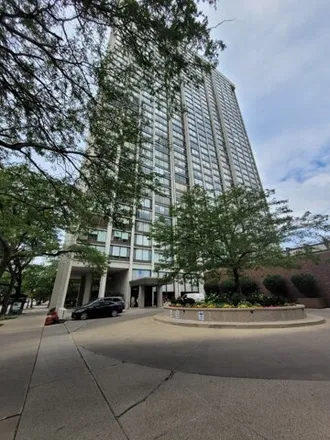 Buy this studio condo on 5455-5459 North Sheridan Road in Chicago, IL 60626