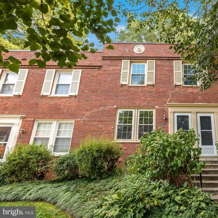 Buy this 1 bed condo on 1201 South Barton Street in Westmont, Arlington