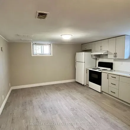 Image 3 - 233 Greenwood Avenue, Oshawa, ON L1J 1Y4, Canada - Apartment for rent