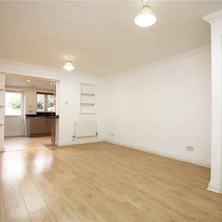 Rent this 2 bed apartment on 10 Amber Close in Reading, RG6 7ED