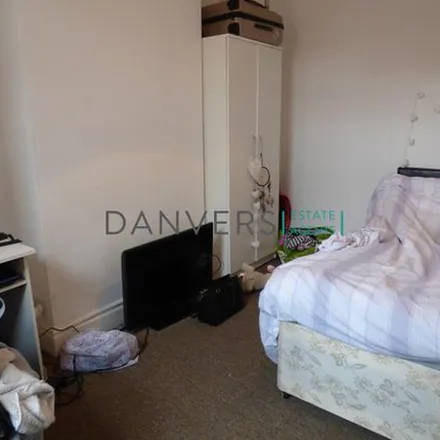 Image 5 - Cambridge Street, Leicester, LE3 0JQ, United Kingdom - Townhouse for rent