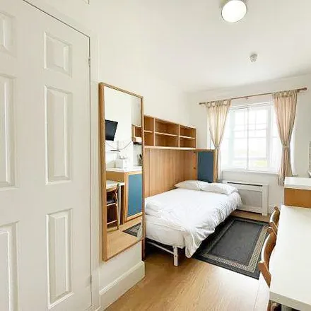 Image 1 - Brandenburgh House, Fulham Palace Road, London, W6 9HH, United Kingdom - Apartment for rent