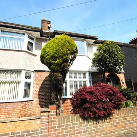 Rent this 3 bed duplex on 51 Euston Avenue in Holywell, WD18 7SY